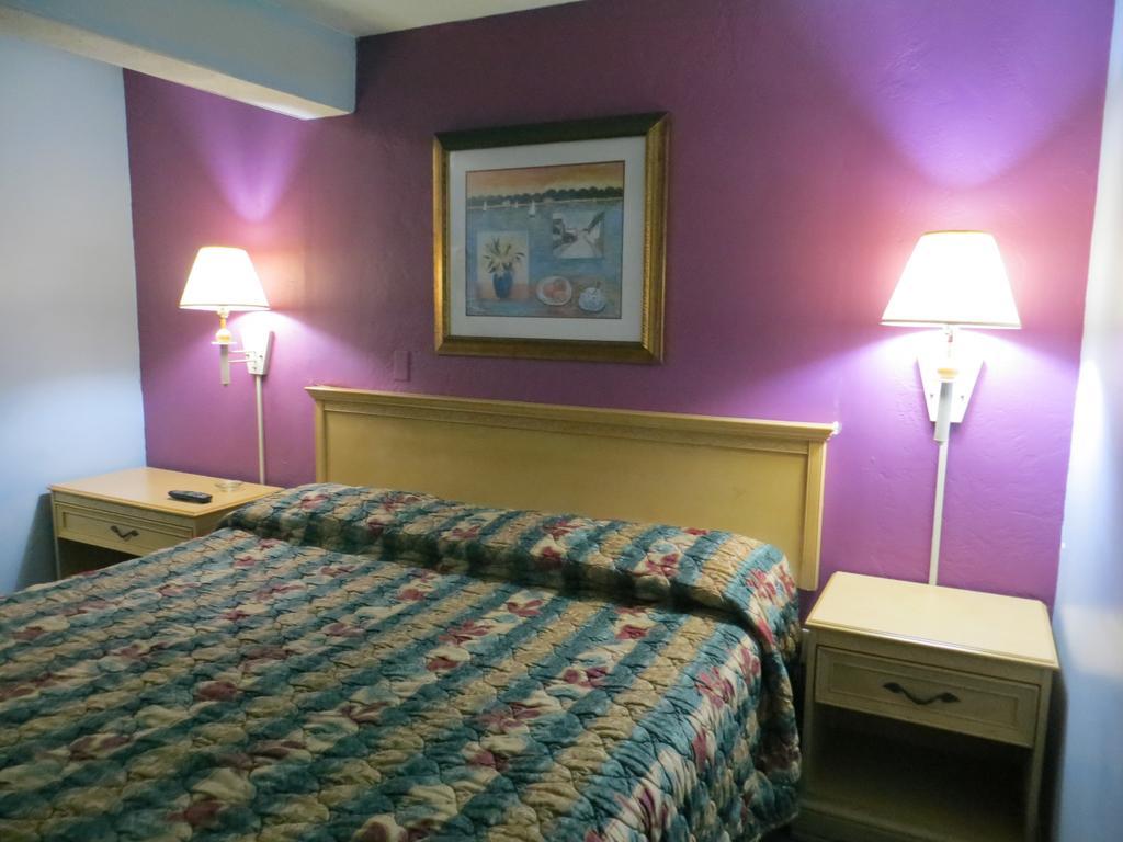 Skyway Motel Daytona Beach Room photo