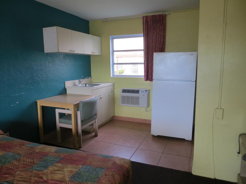 Skyway Motel Daytona Beach Room photo