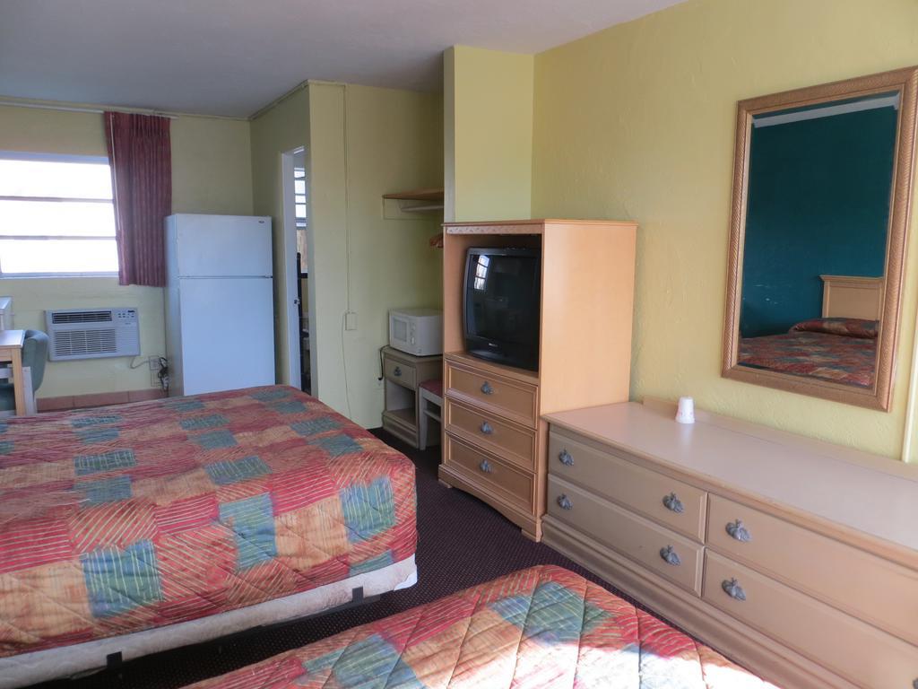 Skyway Motel Daytona Beach Room photo
